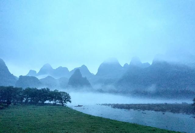 漓江奇景九马画山, 看出九匹中状元, 你能看出几匹马?